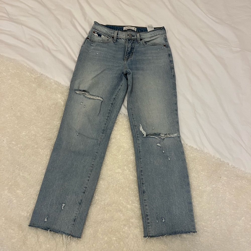 Abercrombie & Fitch Mid Rise Boyfriend Jeans - light wash distressed